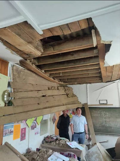 Кыргызстан: Обрушение потолка в школе Чаткала — Минздрав рассказал о состоянии детей