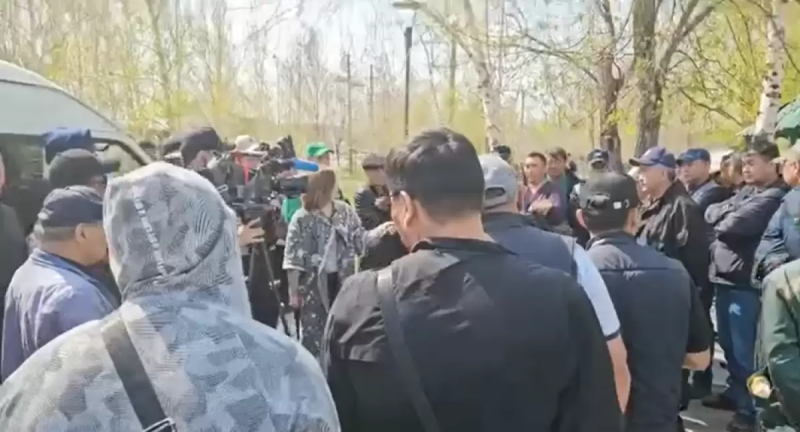 Казахстан: Рабочие "Астана-Зеленстрой" вышли на забастовку: что они требуют 