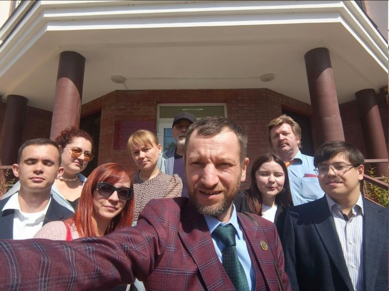 Россия: Профсоюз добивается перерасчета зарплат учителей через суд