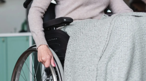 Казахстан: Работница завода стала инвалидом: с предприятия, выплатившего ей 850 тысяч тенге, взыскали моральный вред