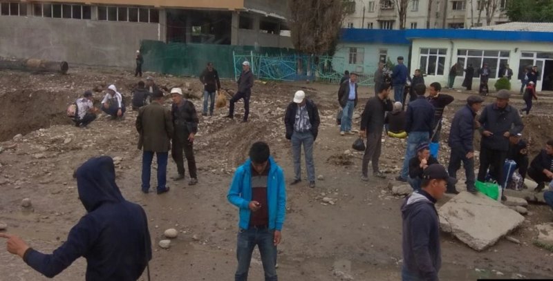 Рынок поденщиков в Ташкенте предлагает зарплату больше, чем глава столицы